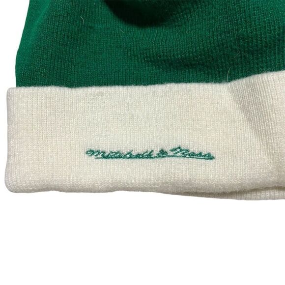 Mitchell & Ness Boston Celtics Green Cuffed Pom Knit Beanie Unisex - Picture 4 of 4